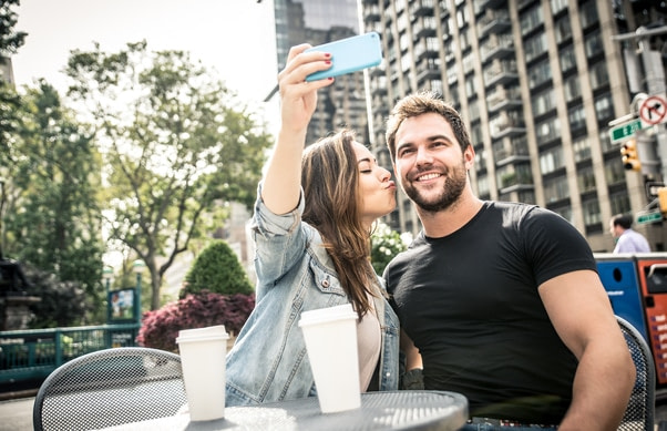 Couple taking selfies after discovering How Snapchat Works
